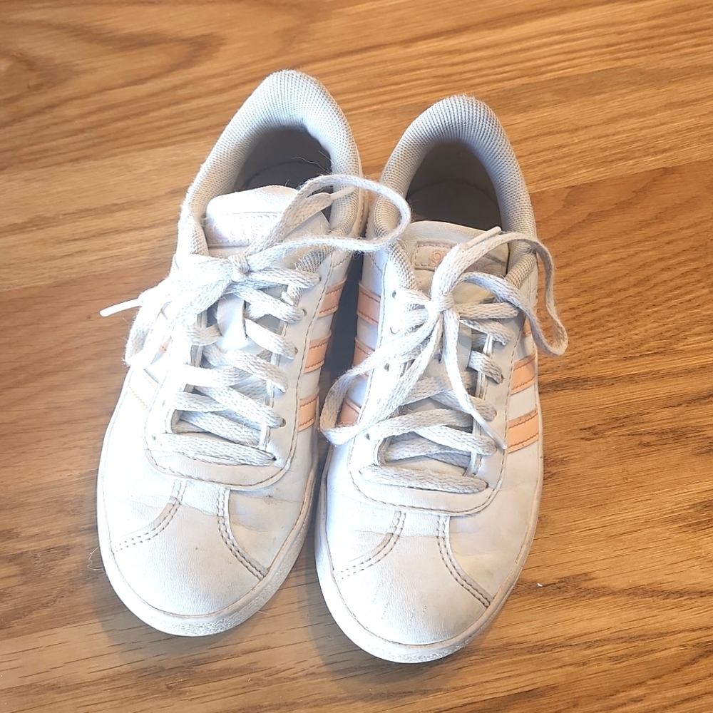 Little Girls Adidas sneaker
